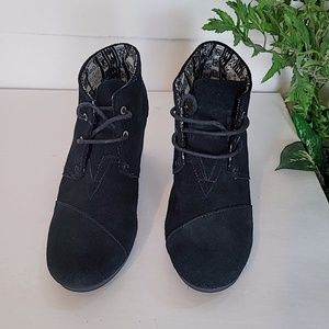 Toms Suede Desert Wedge Lace Up Bootie Black Size W11
